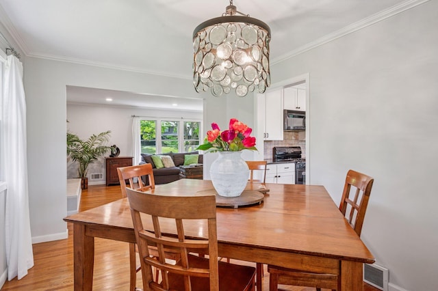 4428 Marlborough Ct, Minnetonka, MN 55345 - dining room featuring light wood-style floors, ornamental molding, a chandelier, and recessed lighting