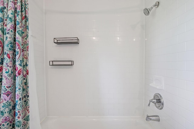4428 Marlborough Ct, Minnetonka, MN 55345 - full bath with shower / bathtub combination with curtain