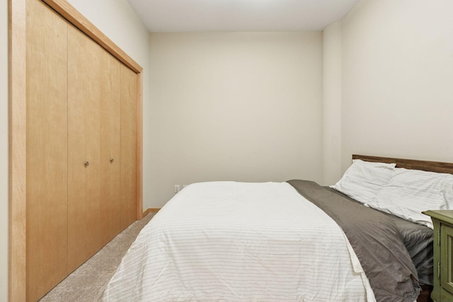 215 10th Ave S Unit 533, Minneapolis, MN 55415 - carpeted bedroom featuring a closet