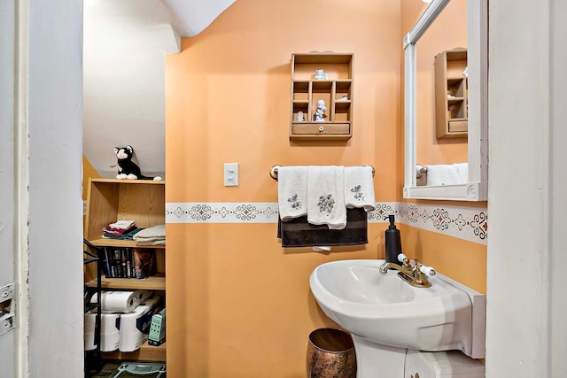 531 2nd St N, Brownton, MN 55312 - bathroom with vaulted ceiling