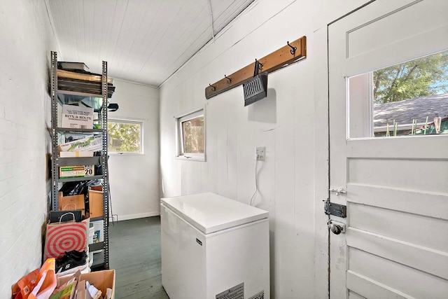 531 2nd St N, Brownton, MN 55312 - bathroom featuring wood finished floors and baseboards