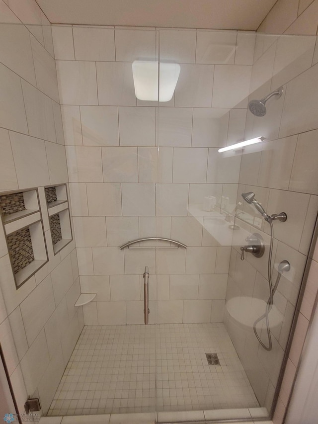 2501 30th Ave S Unit 109, Fargo, ND 58103 - full bathroom with a stall shower