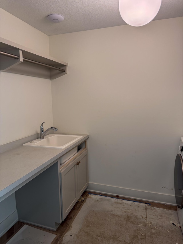 5260 Polaris Ln, Plymouth, MN 55446 - laundry area with a sink and a textured ceiling