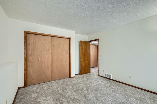 2833 Flag Ave N, New Hope, MN 55427 - unfurnished bedroom featuring carpet, a closet, and a textured ceiling