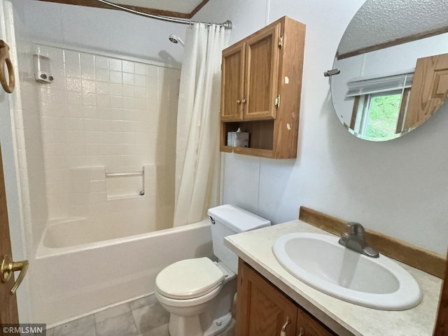 13496 Campfire Cir, South Haven, MN 55382 - bathroom with shower / bath combo with shower curtain, vanity, and a textured ceiling