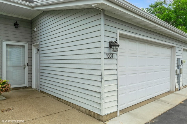 1007 124th Cir NW, Coon Rapids, MN 55448 - view of garage
