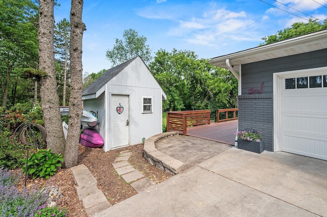 8544 Demontreville Trl N, Lake Elmo, MN 55042 - garage with driveway