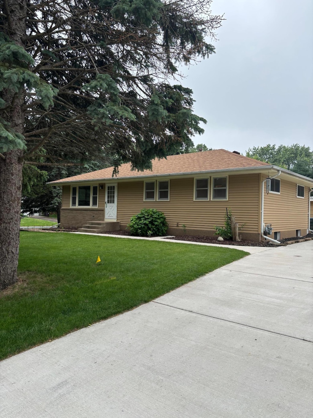 14645 Chianti Ave W, Rosemount, MN 55068 - single story home with a front yard, concrete driveway, and entry steps