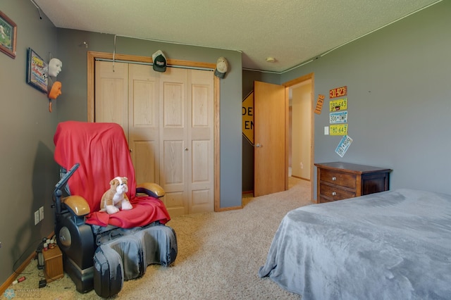 1083 Parkway Ln, West Fargo, ND 58078 - carpeted bedroom featuring a closet and a textured ceiling