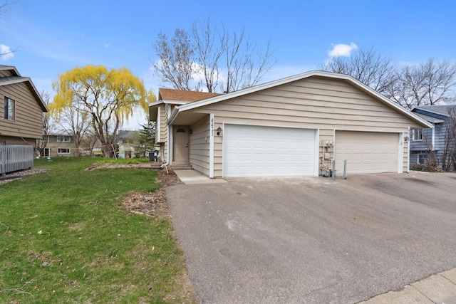 4421 Cinnamon Ridge Cir, Eagan, MN 55122 - view of front facade with a front lawn, asphalt driveway, and a garage