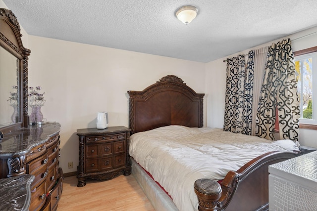 4421 Cinnamon Ridge Cir, Eagan, MN 55122 - bedroom featuring light wood-style flooring and a textured ceiling