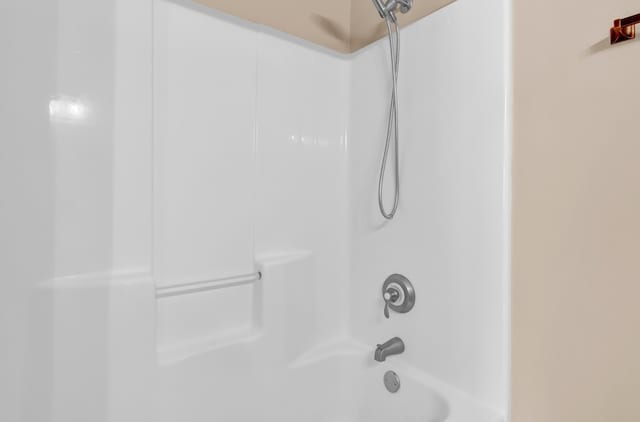 308 Iowa St, Lake City, MN 55041 - full bathroom featuring shower / bath combination