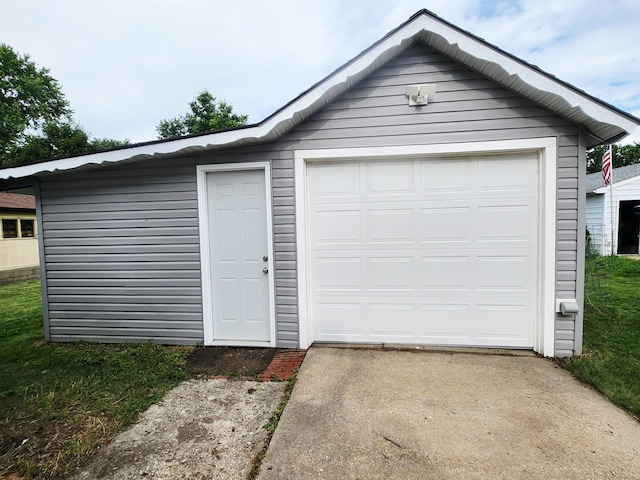 1222 8th Ave SE, Rochester, MN 55904 - garage featuring concrete driveway