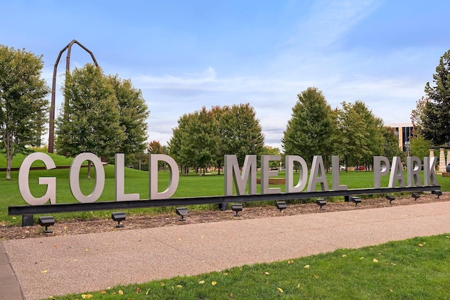 1240 2nd St Unit 1024, Minneapolis, MN 55415 - community sign with a lawn