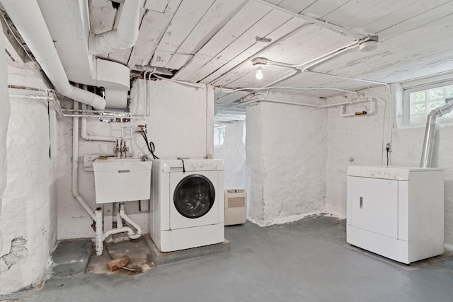 721 Smith Ave S, Saint Paul, MN 55107 - laundry area with washing machine and dryer