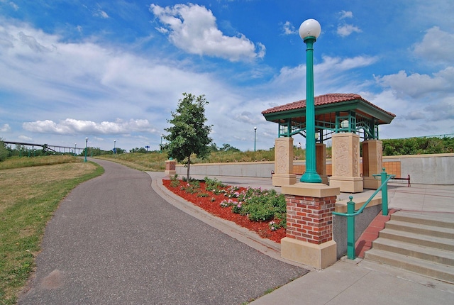 721 Smith Ave S, Saint Paul, MN 55107 - view of community