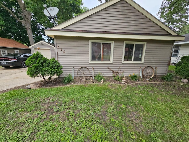 216 Hobart St, Owatonna, MN 55060 - view of front of home featuring an outbuilding, a front yard, and a garage