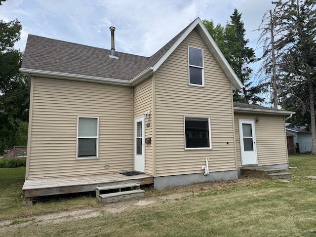 608 Duluth Ave N, Thief River Falls, MN 56701 - rear view of house with a yard and a shingled roof