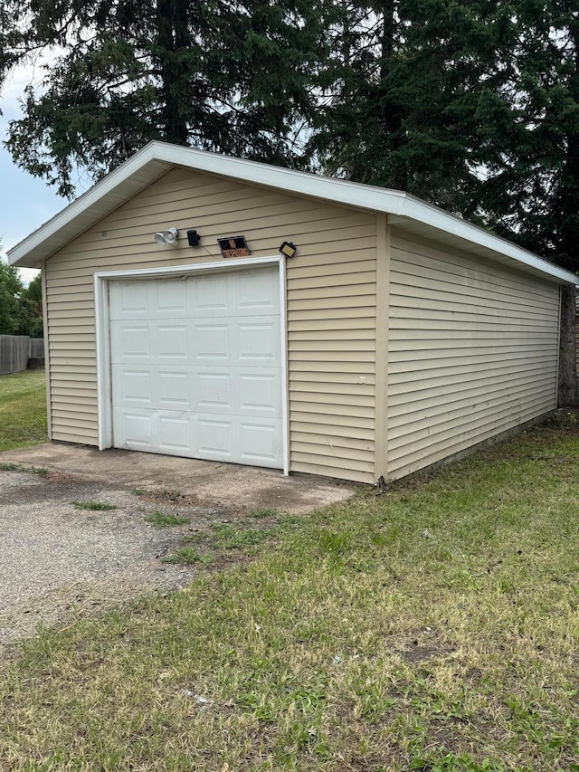 608 Duluth Ave N, Thief River Falls, MN 56701 - detached garage featuring driveway