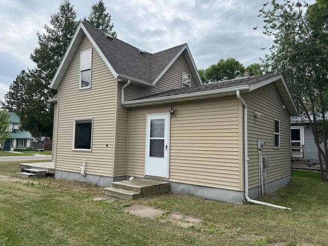 608 Duluth Ave N, Thief River Falls, MN 56701 - rear view of house featuring a yard and a shingled roof