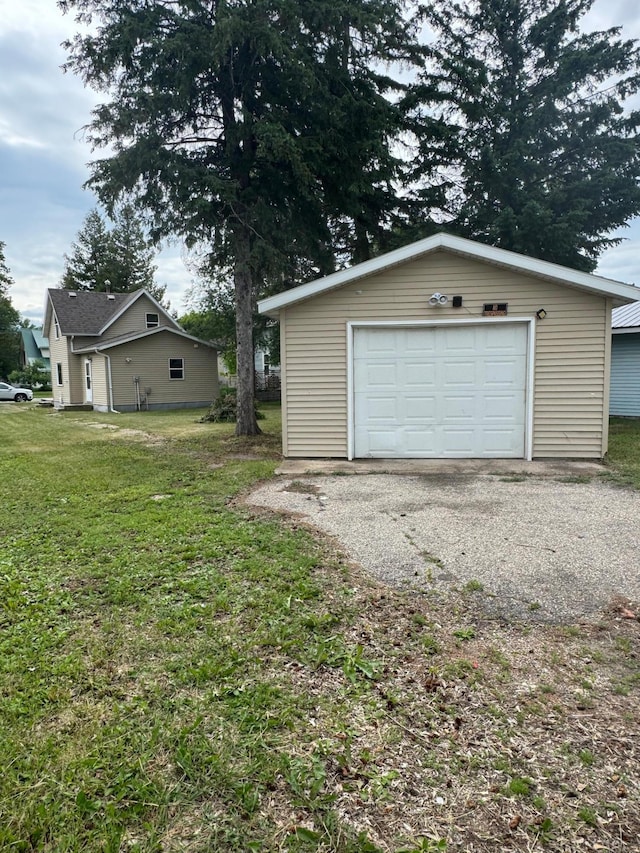 608 Duluth Ave N, Thief River Falls, MN 56701 - detached garage featuring driveway