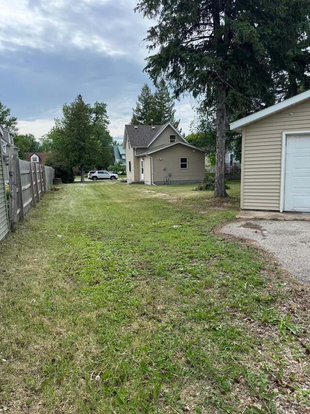 608 Duluth Ave N, Thief River Falls, MN 56701 - view of yard