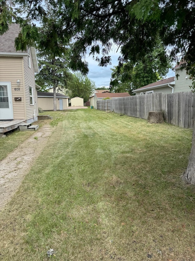 608 Duluth Ave N, Thief River Falls, MN 56701 - view of yard