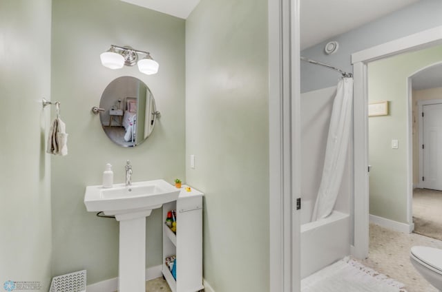 6728 Ashwood Loop, Fargo, ND 58104 - full bath featuring shower / bathtub combination with curtain and baseboards
