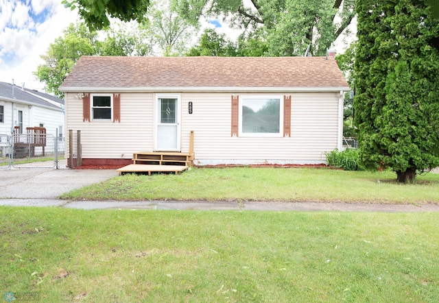 405 18th St N, Moorhead, MN 56560 - view of front of property featuring roof with shingles