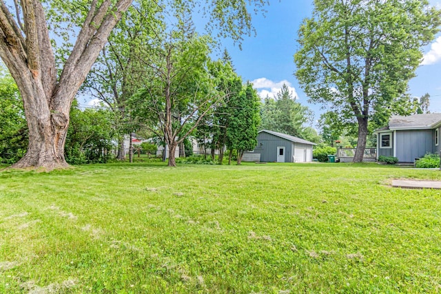 1007 Ingerson Rd, Shoreview, MN 55126 - view of yard featuring a detached garage and an outdoor structure