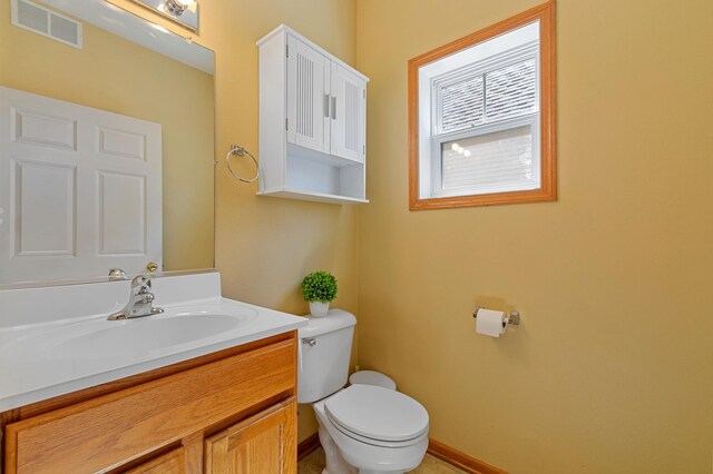114006 Hundertmark Rd, Chaska, MN 55318 - half bathroom featuring toilet and vanity