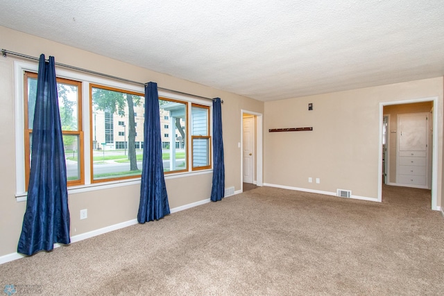 634 11th St N, Moorhead, MN 56560 - spare room with carpet and a textured ceiling