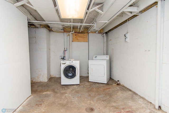634 11th St N, Moorhead, MN 56560 - washroom featuring independent washer and dryer and concrete block wall