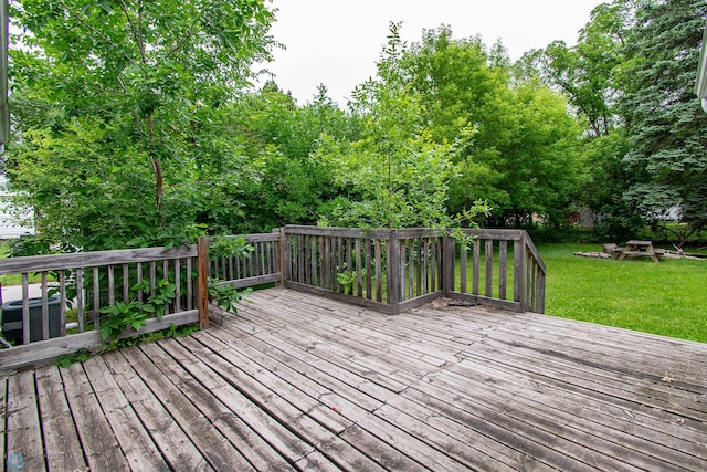 634 11th St N, Moorhead, MN 56560 - wooden deck with a lawn
