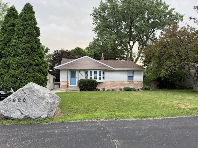 5923 Hodgson Rd, Shoreview, MN 55126 - view of front of home with entry steps and a front lawn