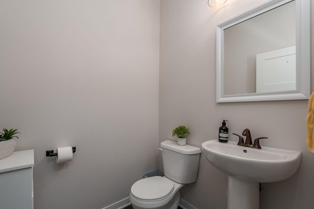 422 Ford St E, Northfield, MN 55057 - half bath featuring toilet and baseboards