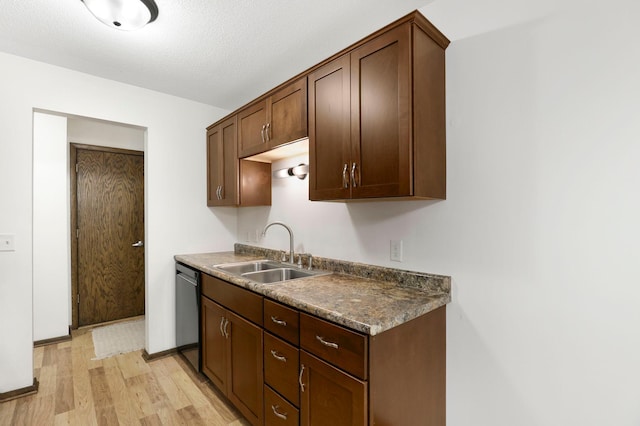 205 Barry Ave S Unit 208, Wayzata, MN 55391 - kitchen featuring light wood-style floors, dishwashing machine, dark countertops, and dark brown cabinetry