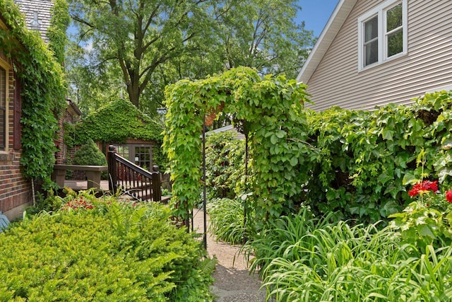 825 5th Ave SW, Faribault, MN 55021 - view of yard featuring a wooden deck