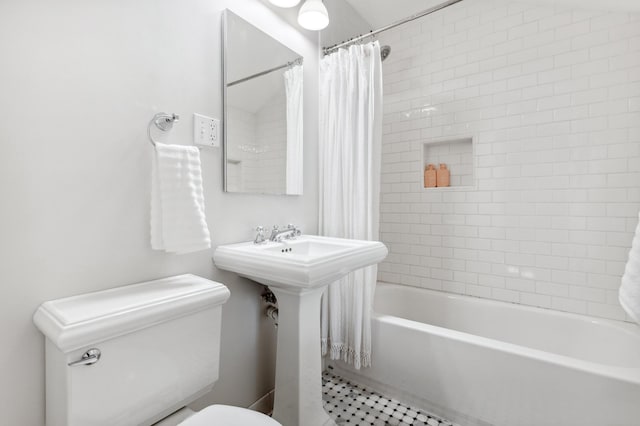 4810 42nd St, Saint Louis Park, MN 55416 - bathroom featuring toilet and shower / bath combo with shower curtain