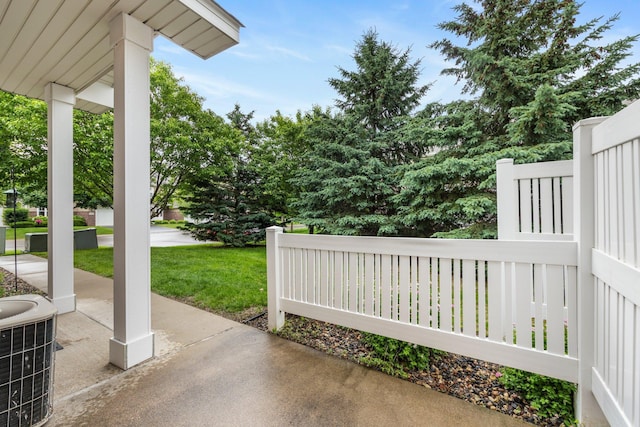 20354 Kensfield Trl Unit 1403, Lakeville, MN 55044 - porch featuring a lawn