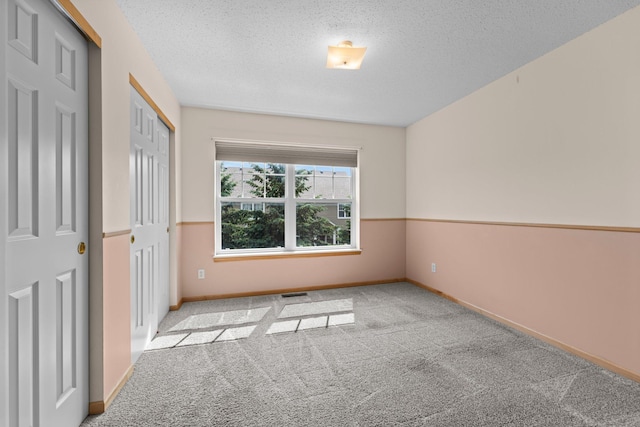 20354 Kensfield Trl Unit 1403, Lakeville, MN 55044 - unfurnished bedroom featuring carpet, a textured ceiling, and a closet