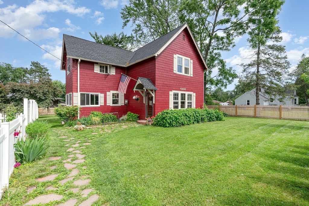6461 Paris Ave N, Oak Park Heights, MN 55082 - view of front facade featuring roof with shingles