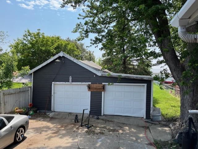905 Main St, Marshall, MN 56258 - view of detached garage