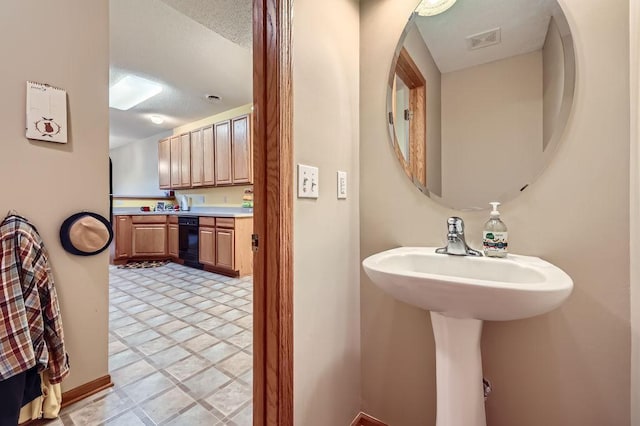 11182 204th St W Unit 908, Lakeville, MN 55044 - bathroom with a textured ceiling