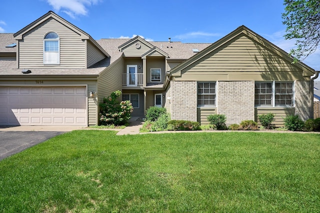 1612 Rose Hill Cir, Lauderdale, MN 55108 - view of front of house with a front lawn, roof with shingles, and driveway