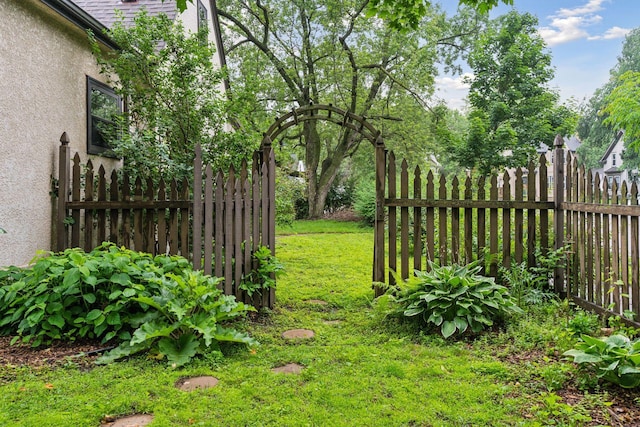300 Diamond Lake Rd, Minneapolis, MN 55419 - view of yard