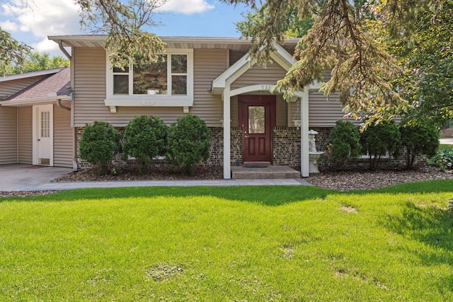 723 2nd Ave S, Buffalo, MN 55313 - view of front of home with a front yard and brick siding