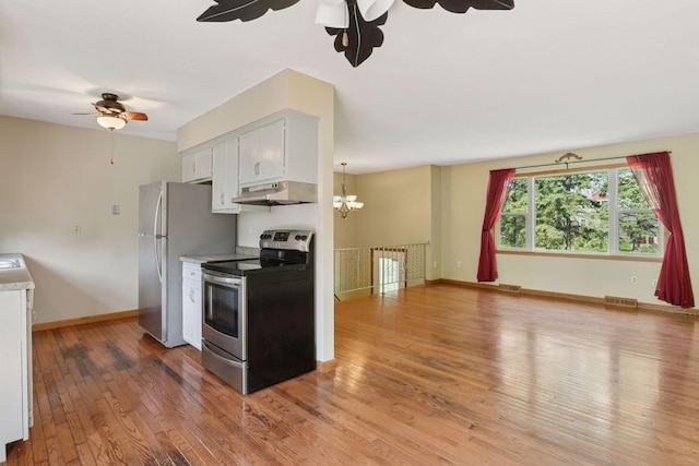 723 2nd Ave S, Buffalo, MN 55313 - kitchen featuring stainless steel appliances, under cabinet range hood, ceiling fan, and light wood-type flooring