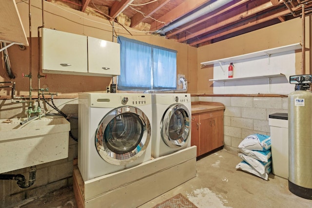 723 2nd Ave S, Buffalo, MN 55313 - laundry area with cabinet space and washer and dryer