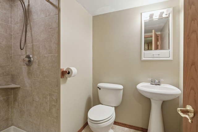 723 2nd Ave S, Buffalo, MN 55313 - bathroom with a tile shower and toilet